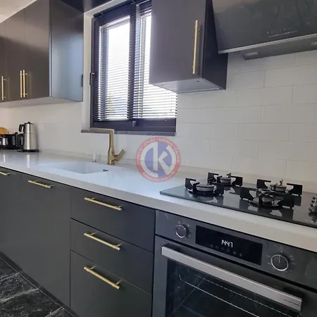 Michael Вилла *