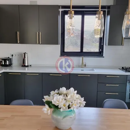 Michael Вилла *